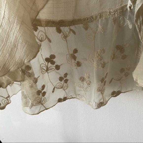 Cream Lace and Ruffle Detail Sleeveless Jacket Cardigan Vest - Picture 7 of 9